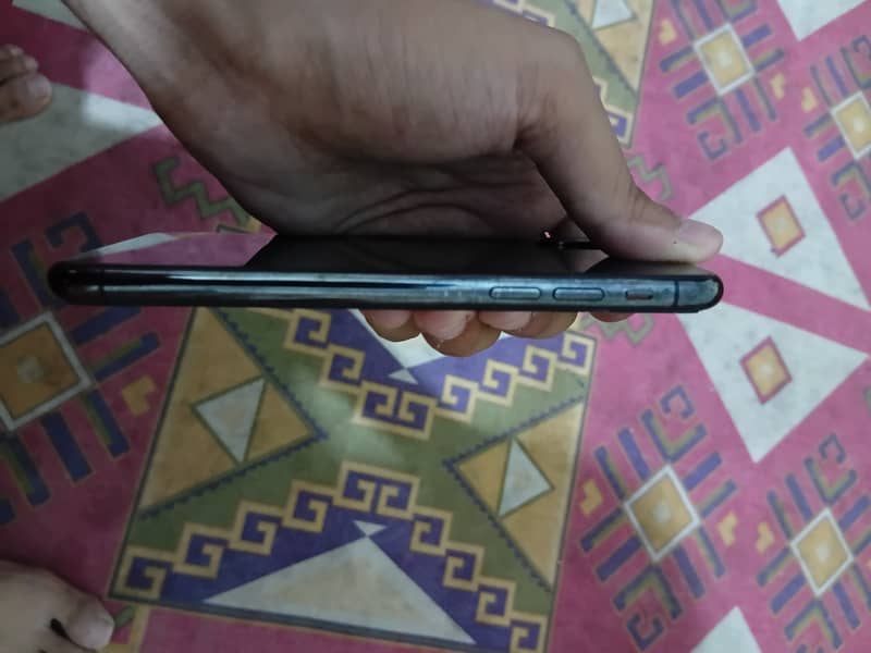 Apple iPhone X 3