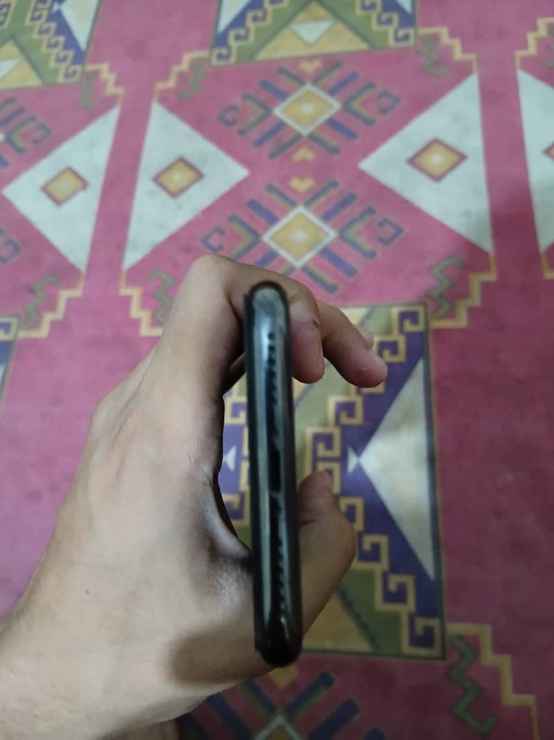 Apple iPhone X 4