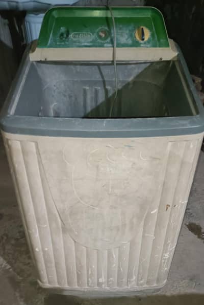 washing machine for sale working in good condition.