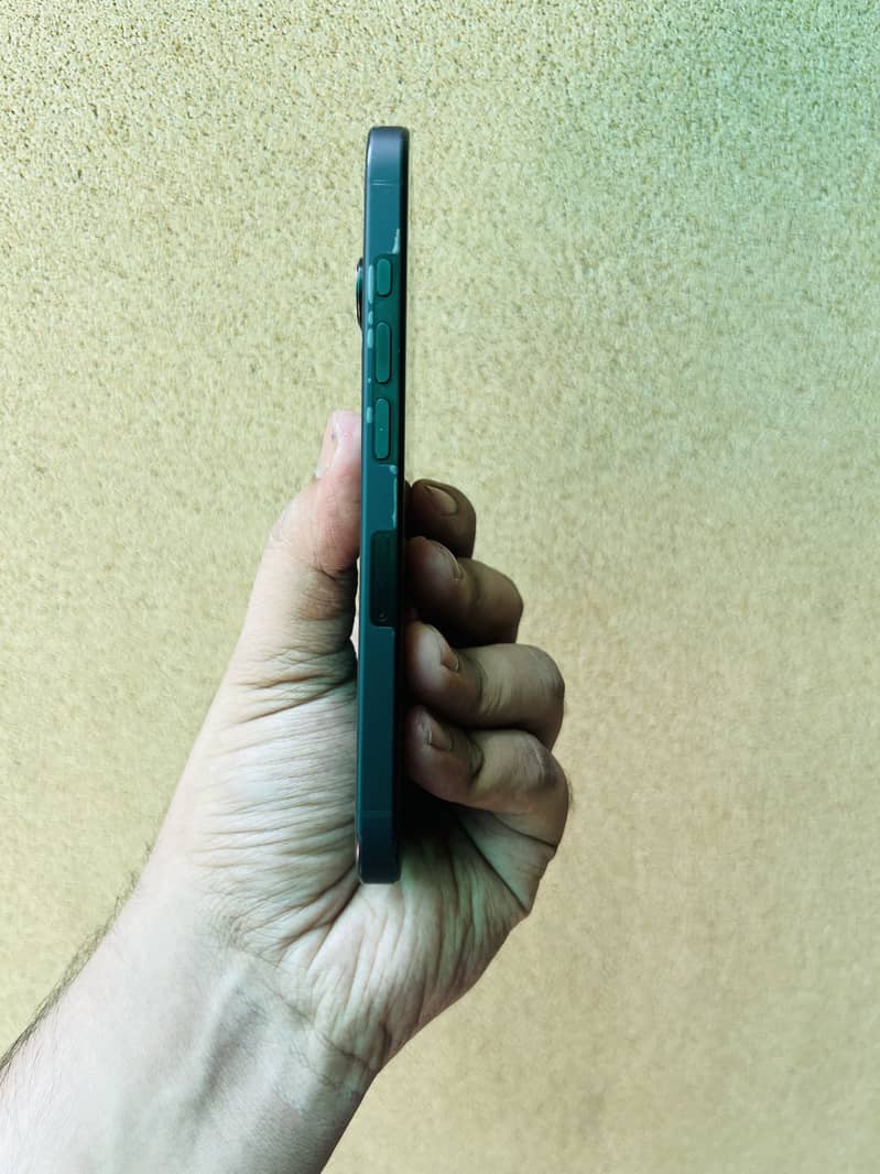 Apple iPhone 16 Pro 3