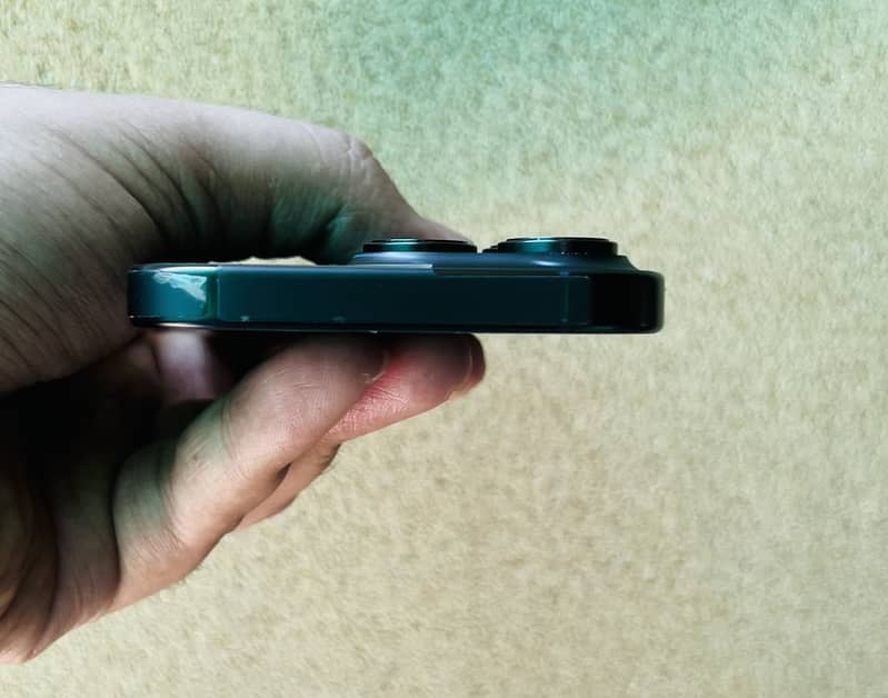 Apple iPhone 16 Pro 6