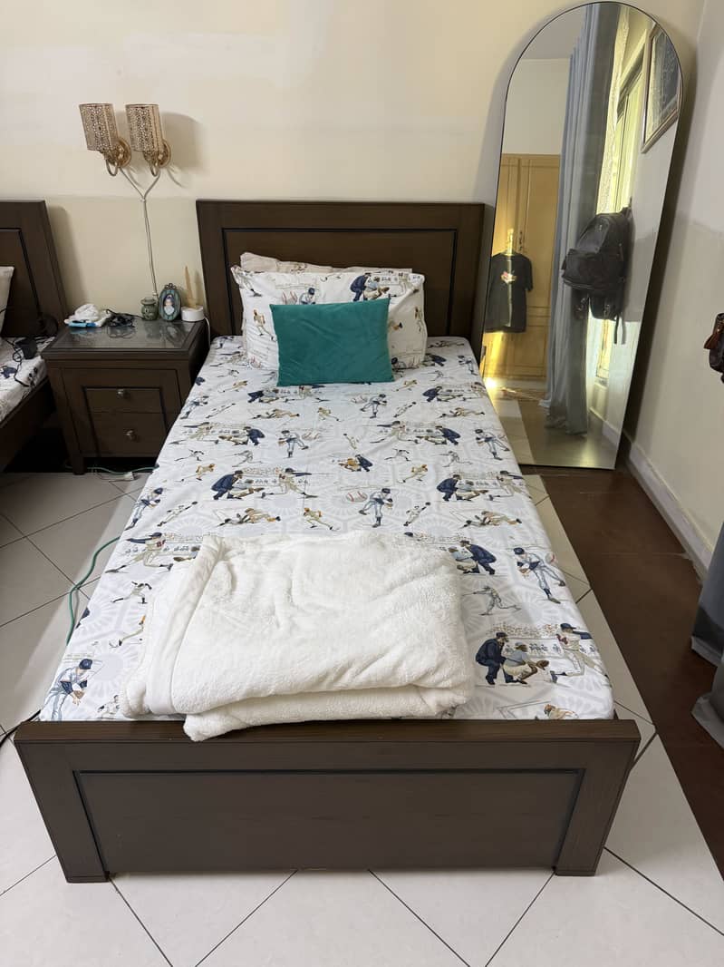 2 SINGLE BEDS WITH SIDE TABLE 2