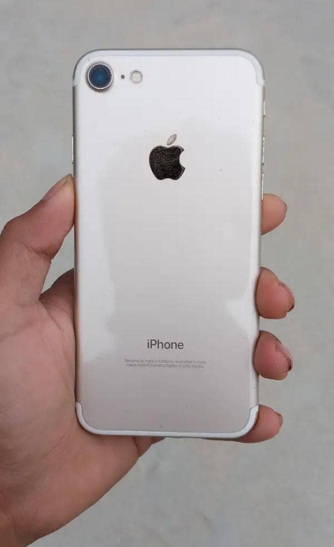 Apple iPhone 7 0