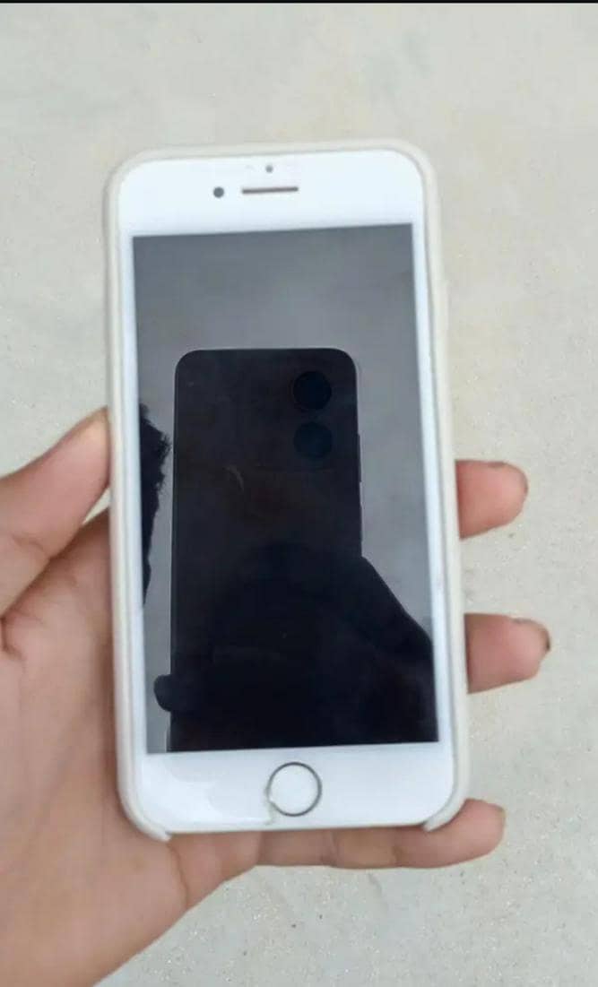 Apple iPhone 7 1