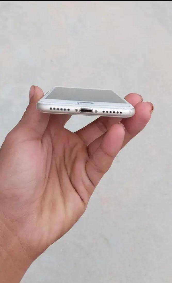 Apple iPhone 7 3