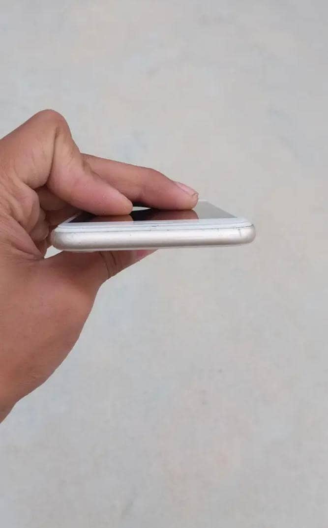 Apple iPhone 7 4