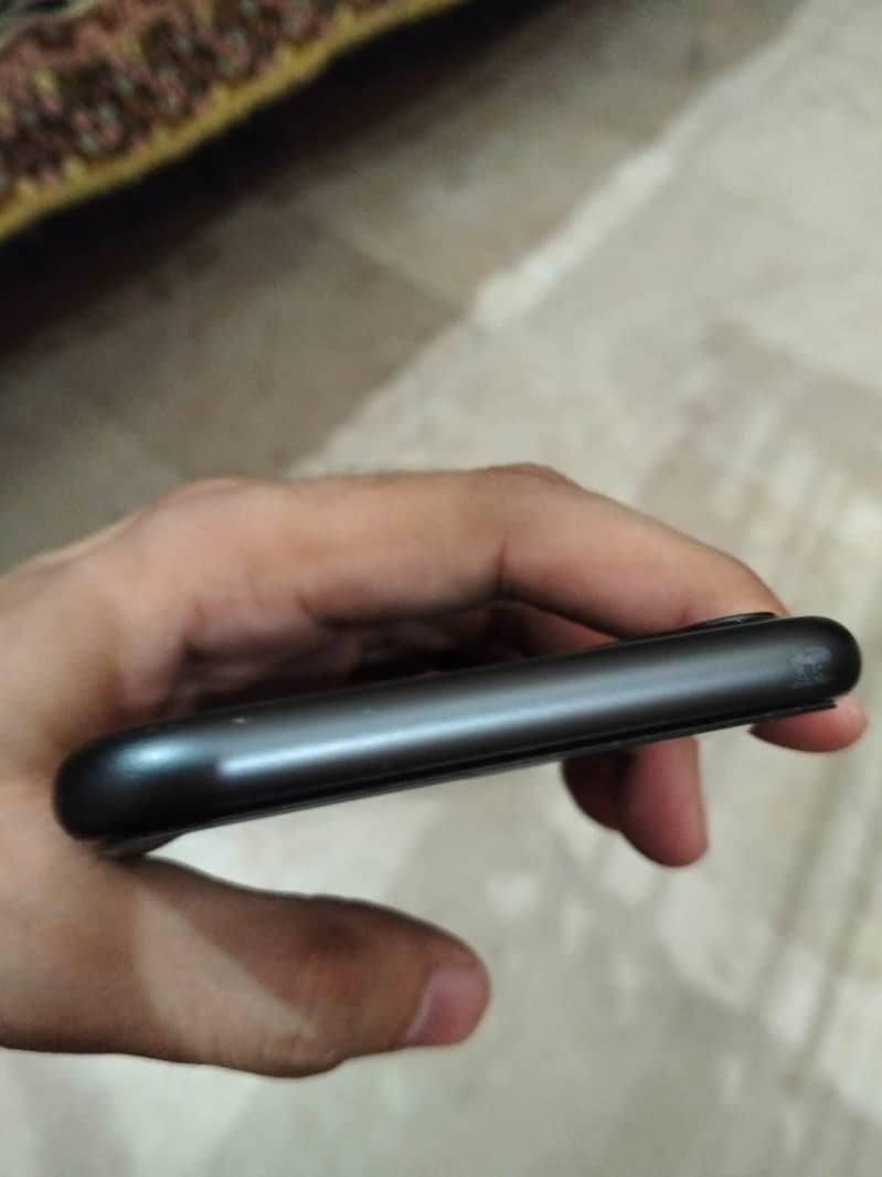 Apple iPhone 11 3