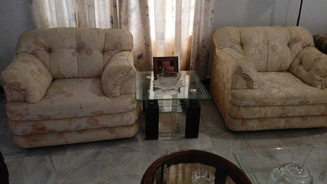 mint condition sofa set 1
