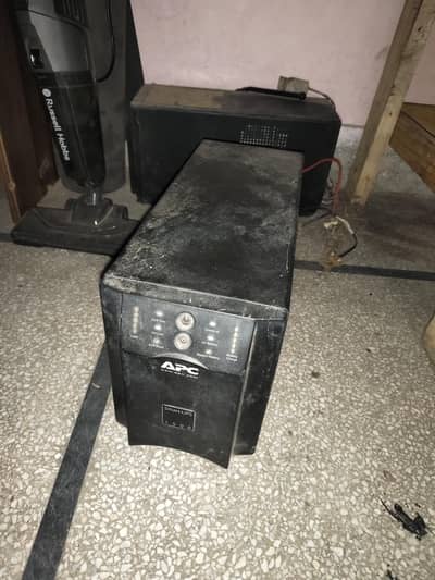 1000 Watt apc UPs