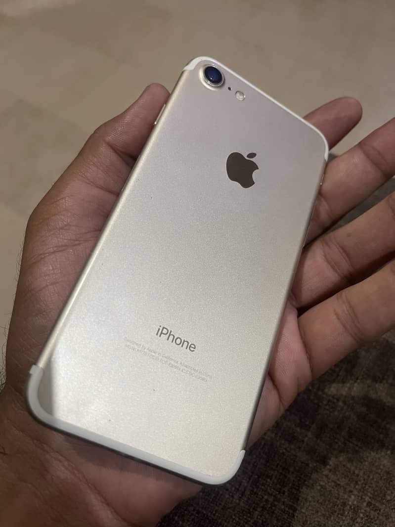 Apple iPhone 7 3