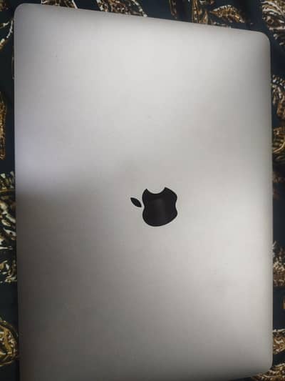MacBook Pro 13-inch (2017) – Crisp Retina Display