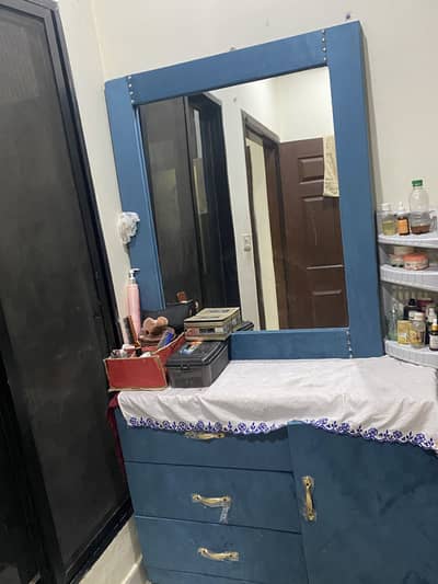 King size bed with 2sidetable and dreesiing miror table with mattress