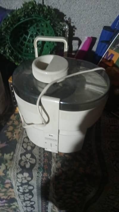 Kenwood Juicer machine