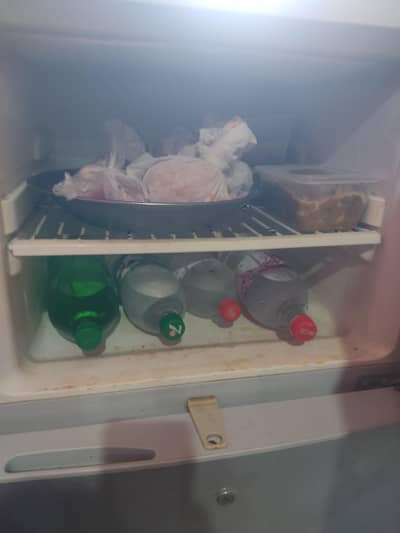 Haier medium size fridge in mint condition 9/10