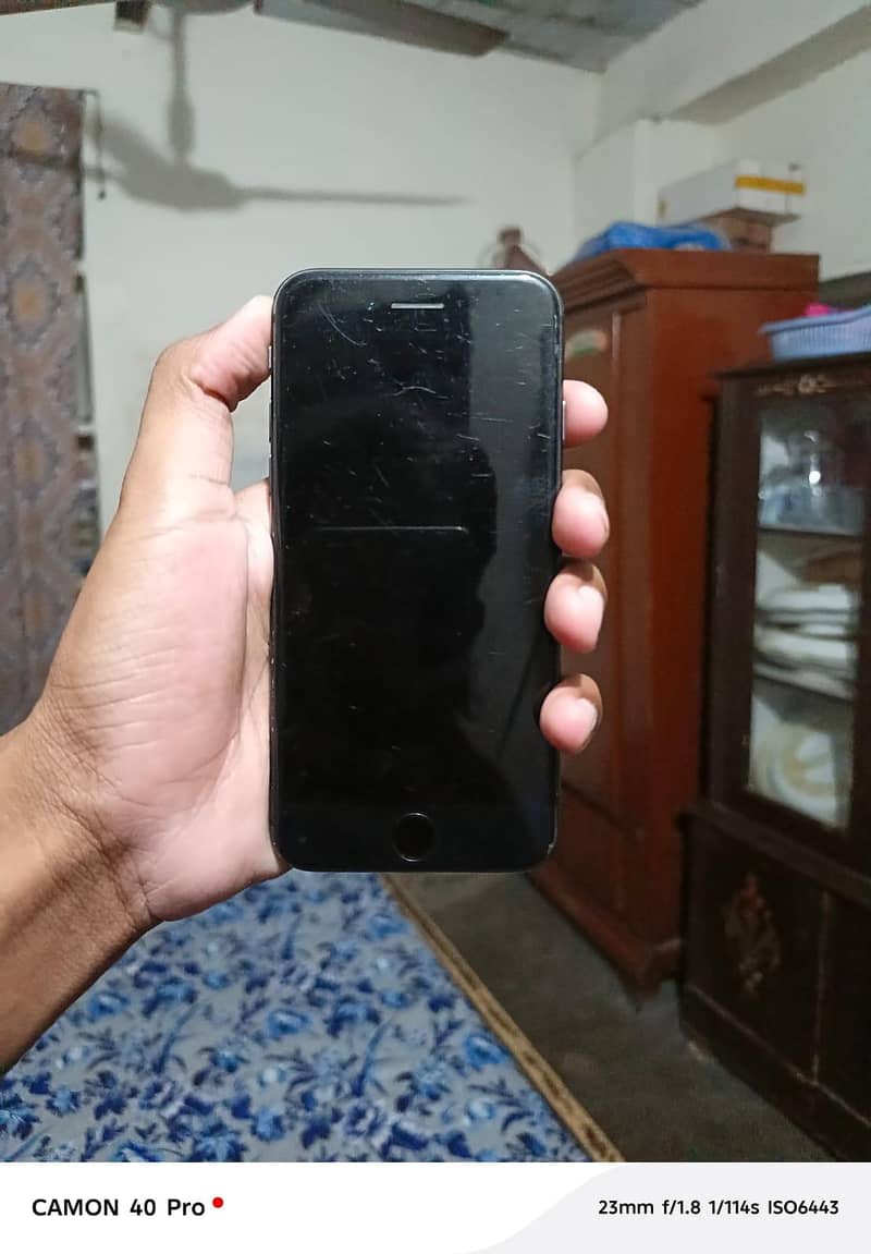Apple iPhone 8 1