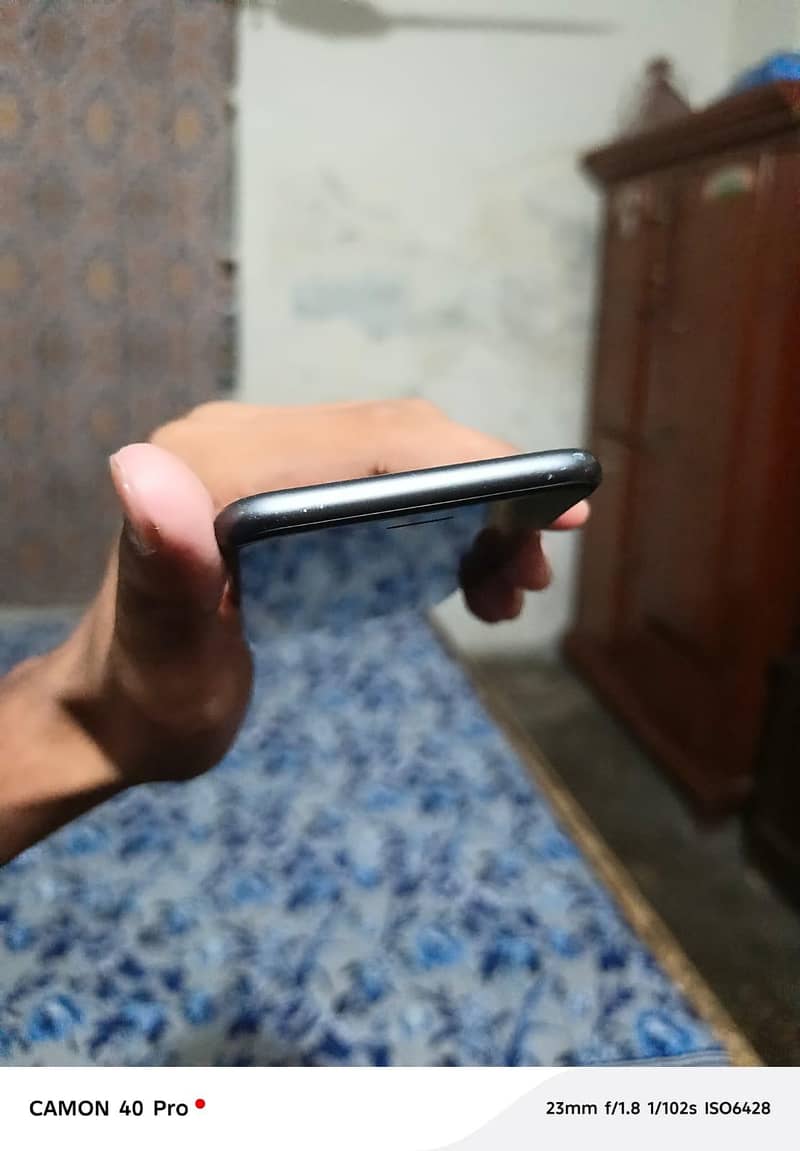 Apple iPhone 8 3