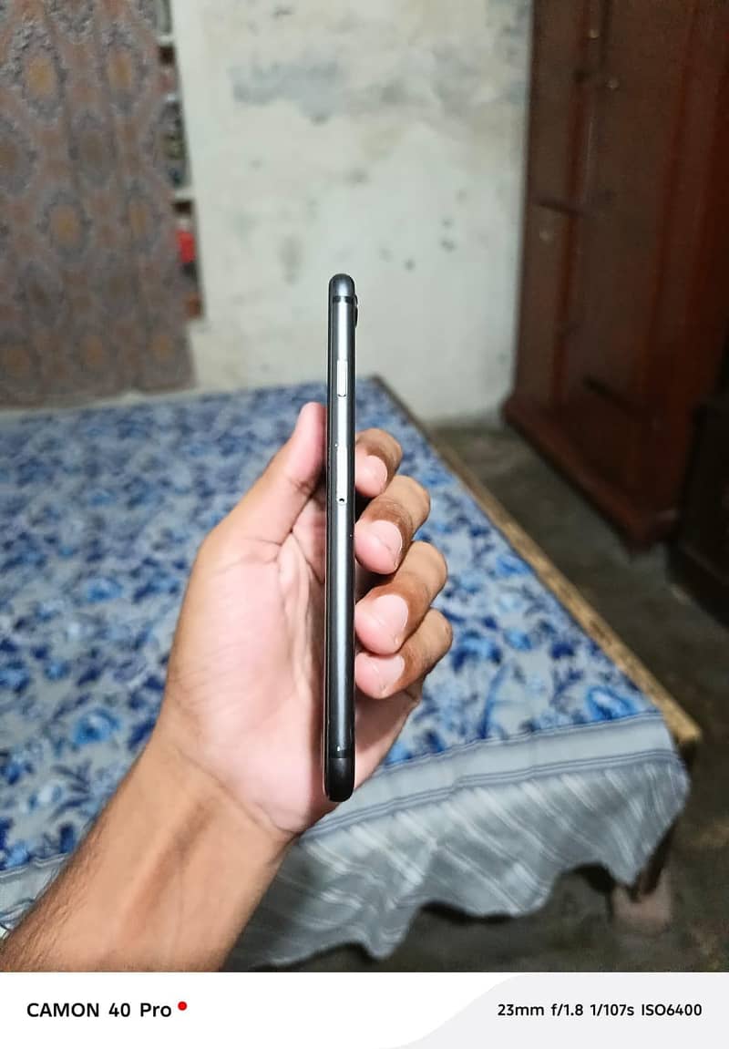 Apple iPhone 8 4