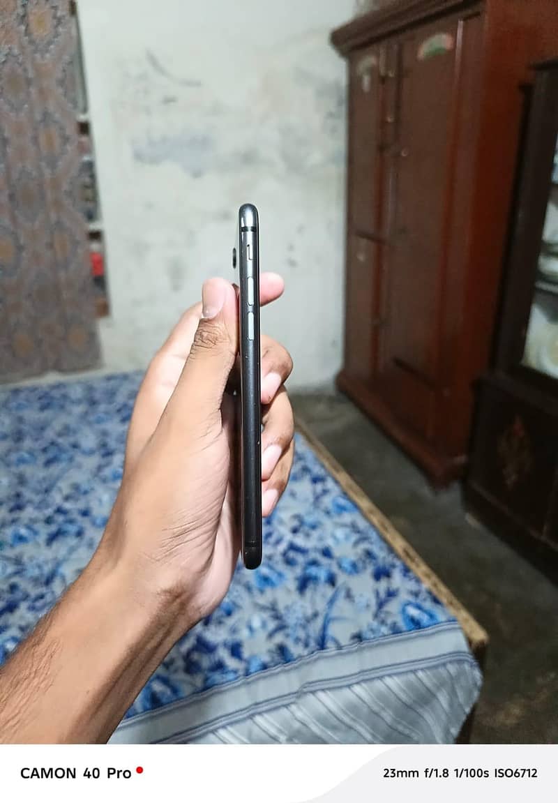 Apple iPhone 8 5