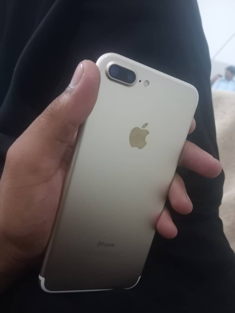 Apple iPhone 7 Plus 2