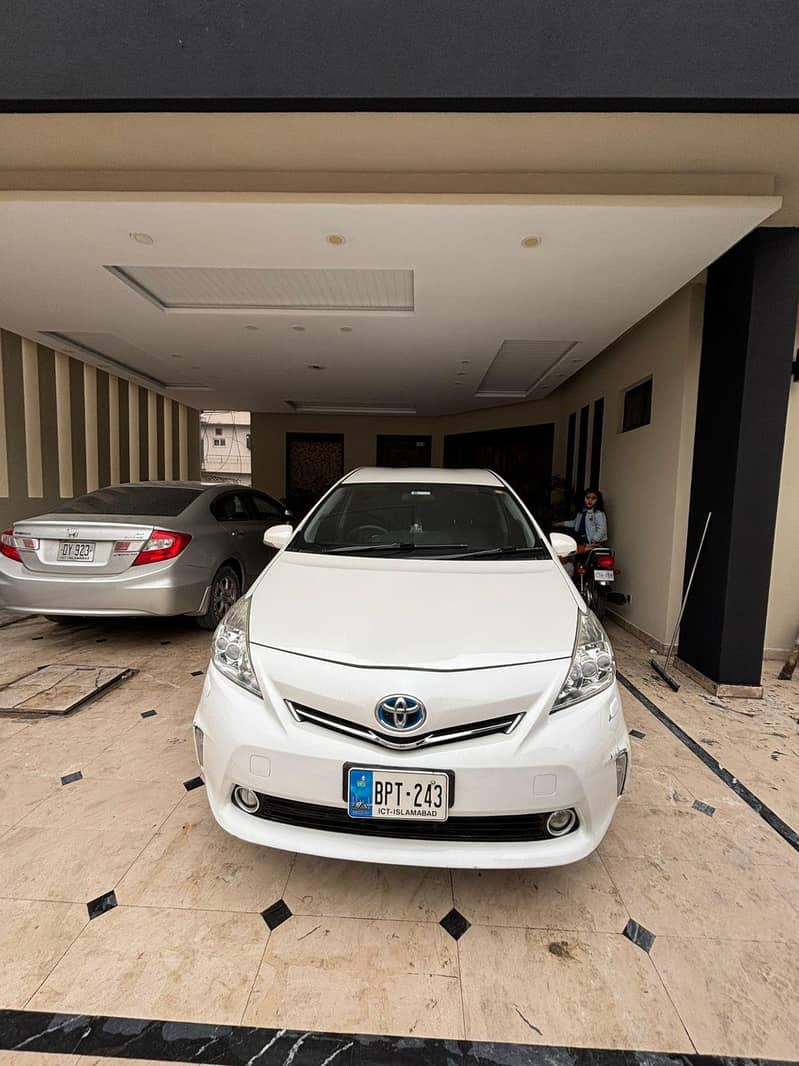 Prius Alpha 3