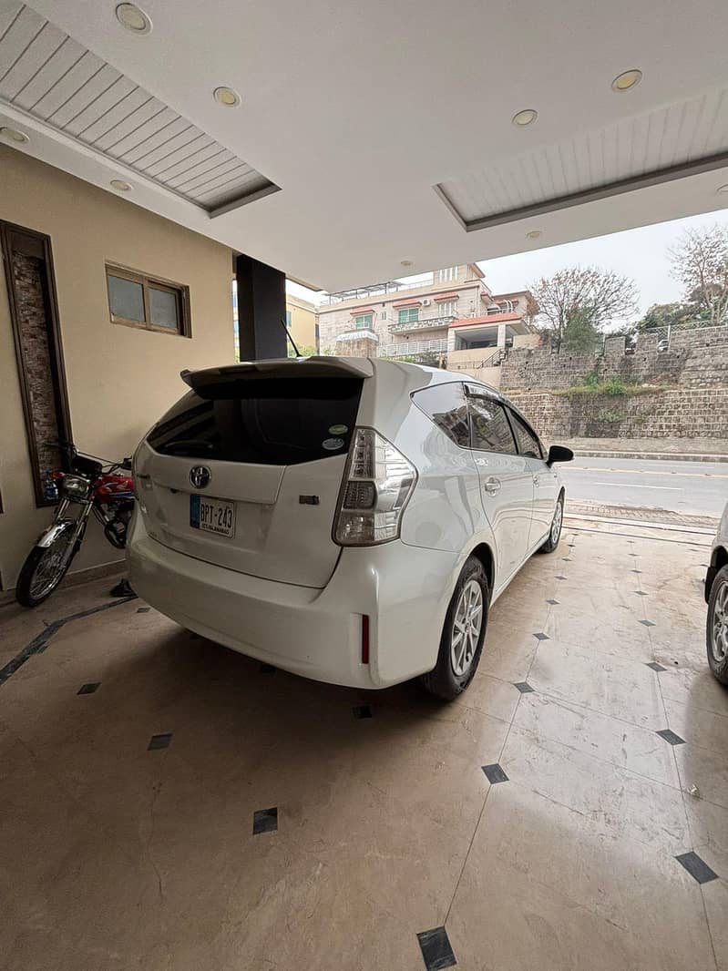 Prius Alpha 7