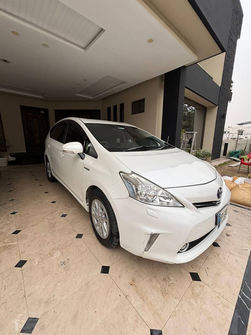 Prius Alpha 8