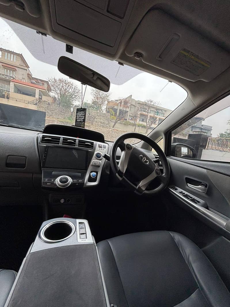 Prius Alpha 10