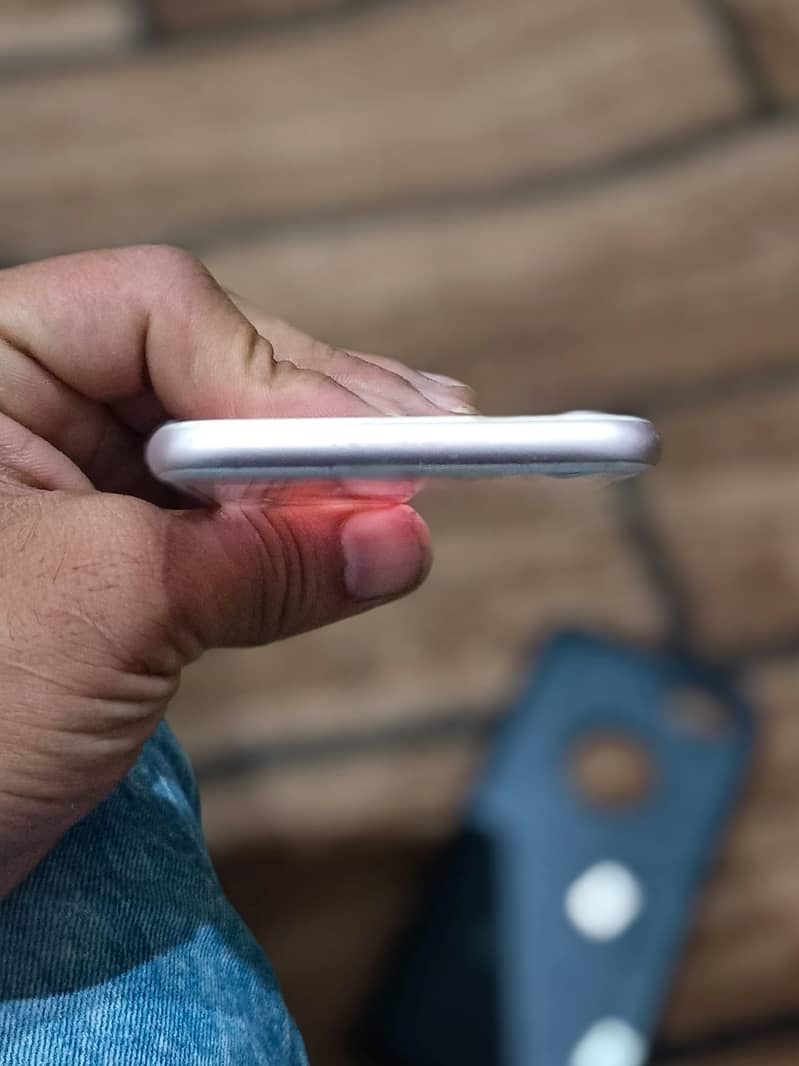 Apple iPhone 7 1