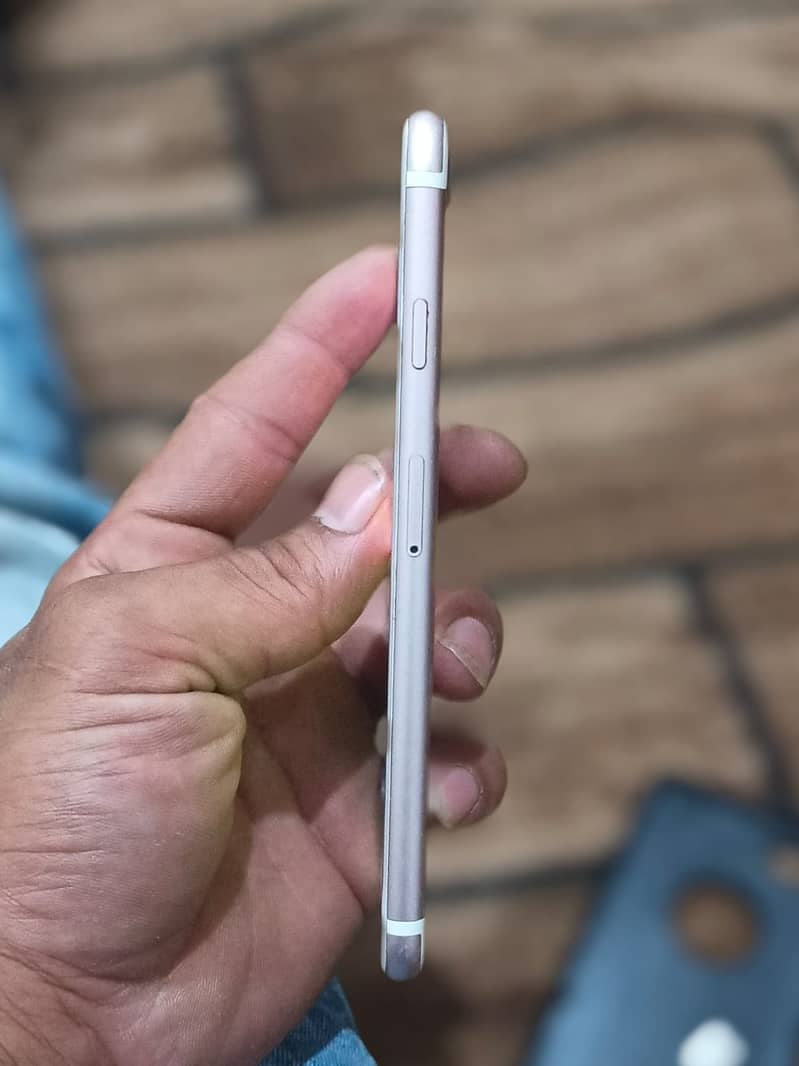 Apple iPhone 7 2