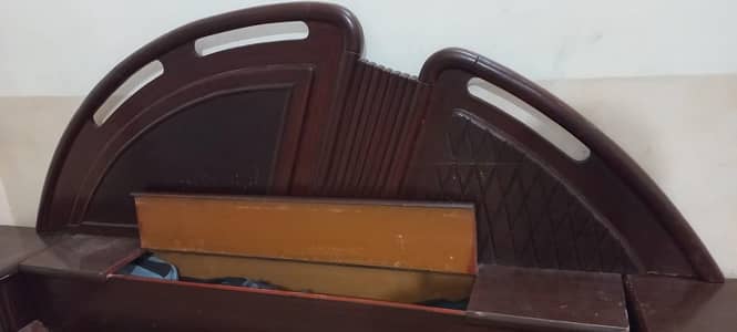 Wooden bad without mattress