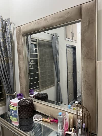 Dressing table