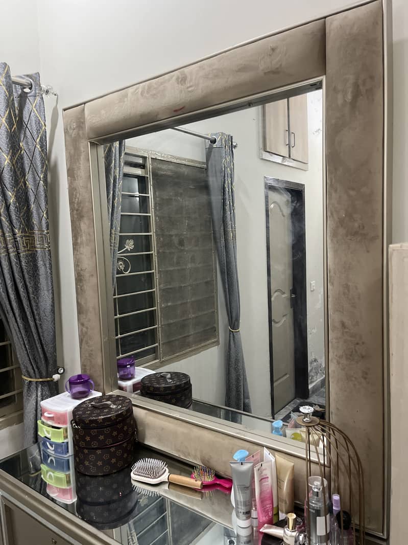 Dressing table 0