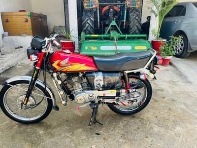 i am selling my beautiful CG125 bike