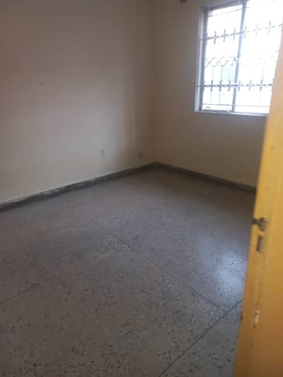 G11GROUND PORTION FOR RENT REQIRD SMALL FAMLIY