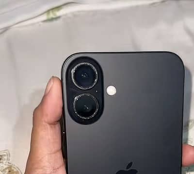Apple iPhone 16