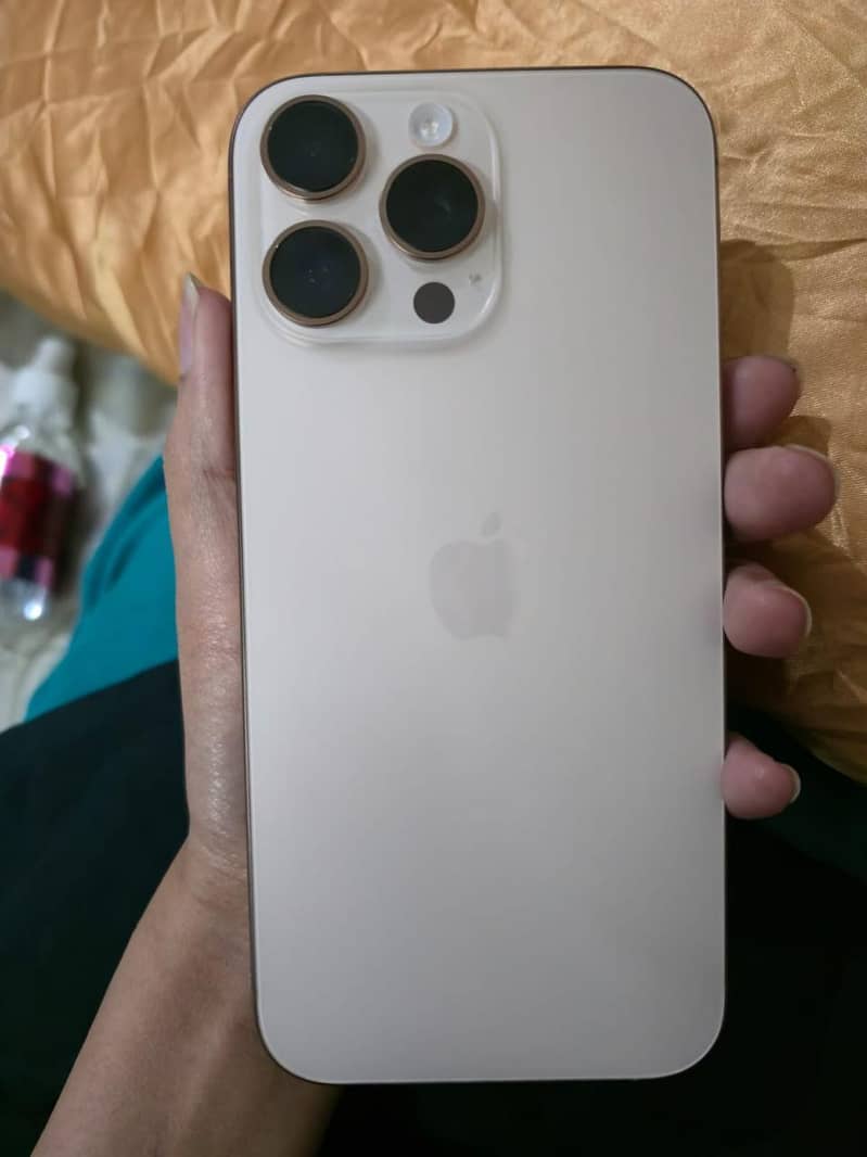 iPhone 16 Pro Max 9