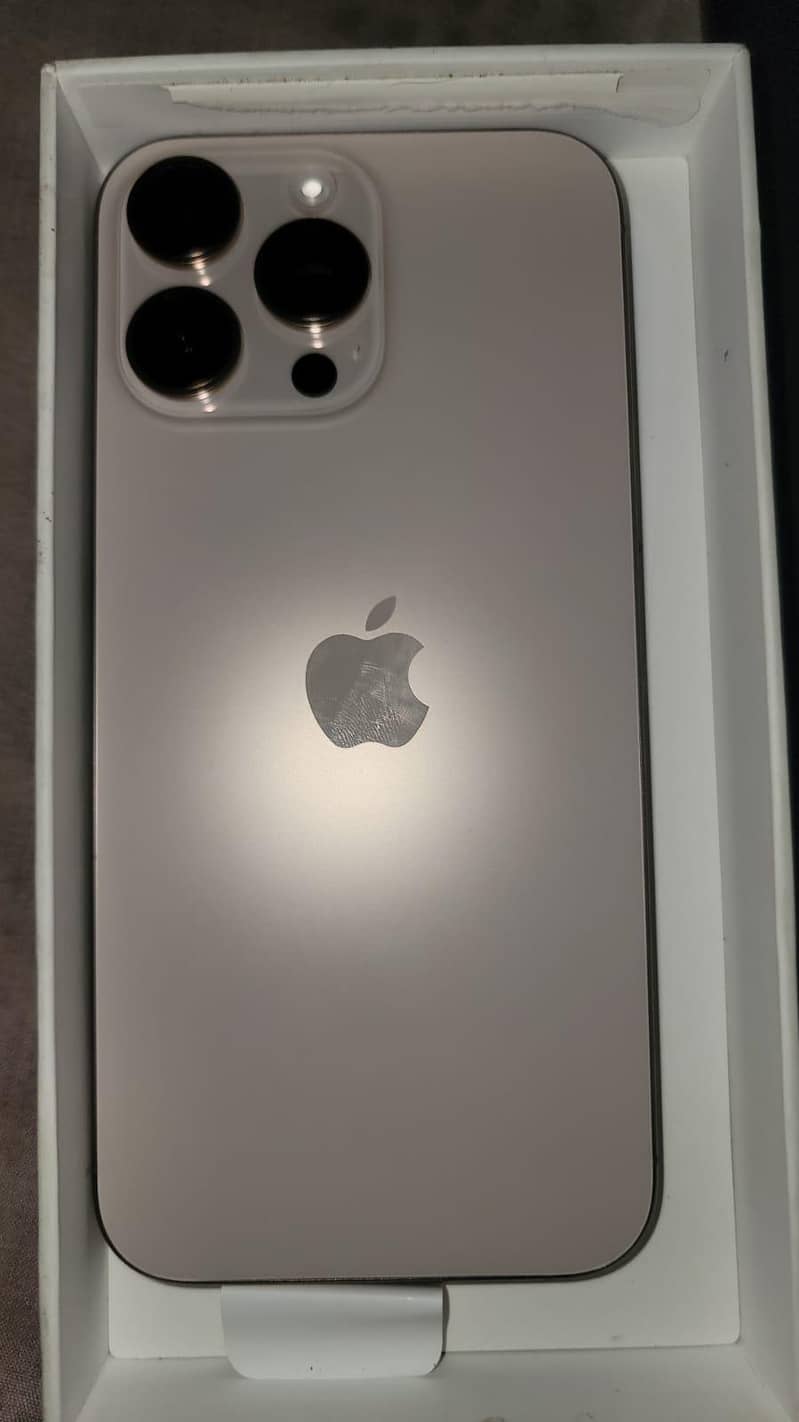 iPhone 16 Pro Max 15