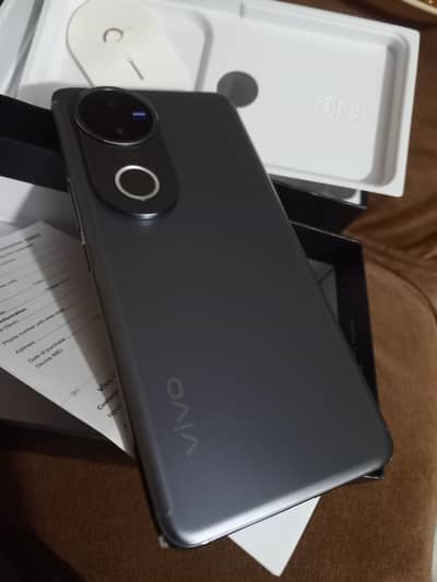 Vivo V50