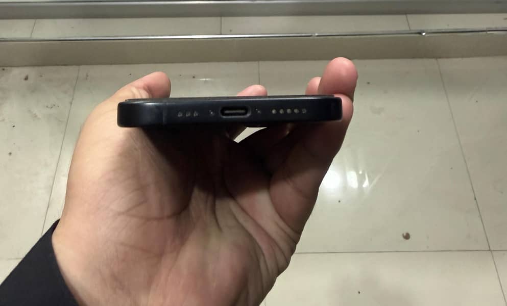 Apple iPhone 16 1