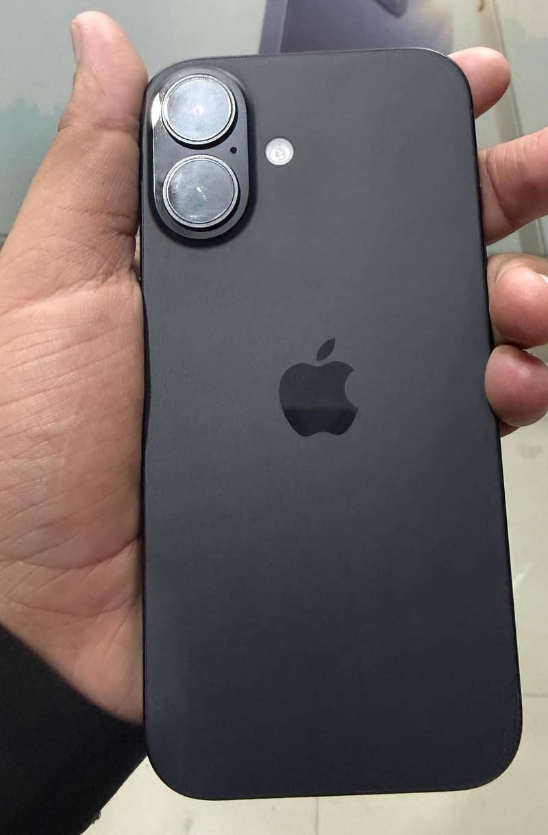 Apple iPhone 16 3