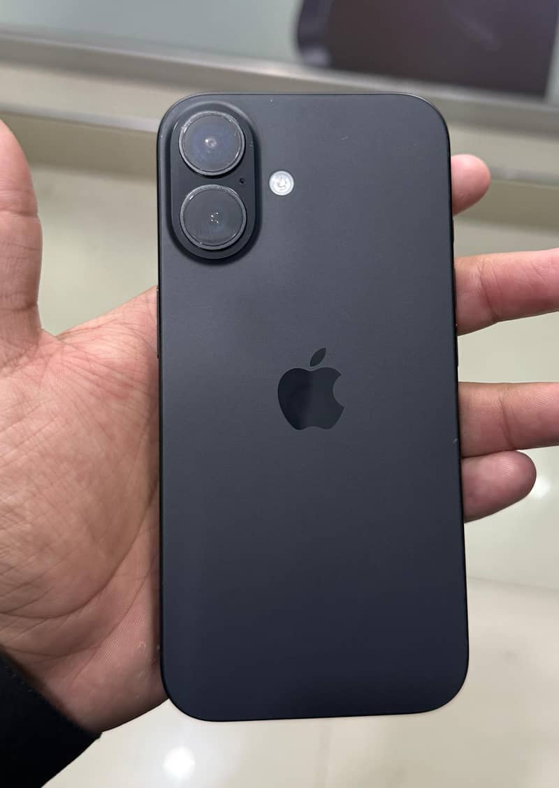 Apple iPhone 16 4