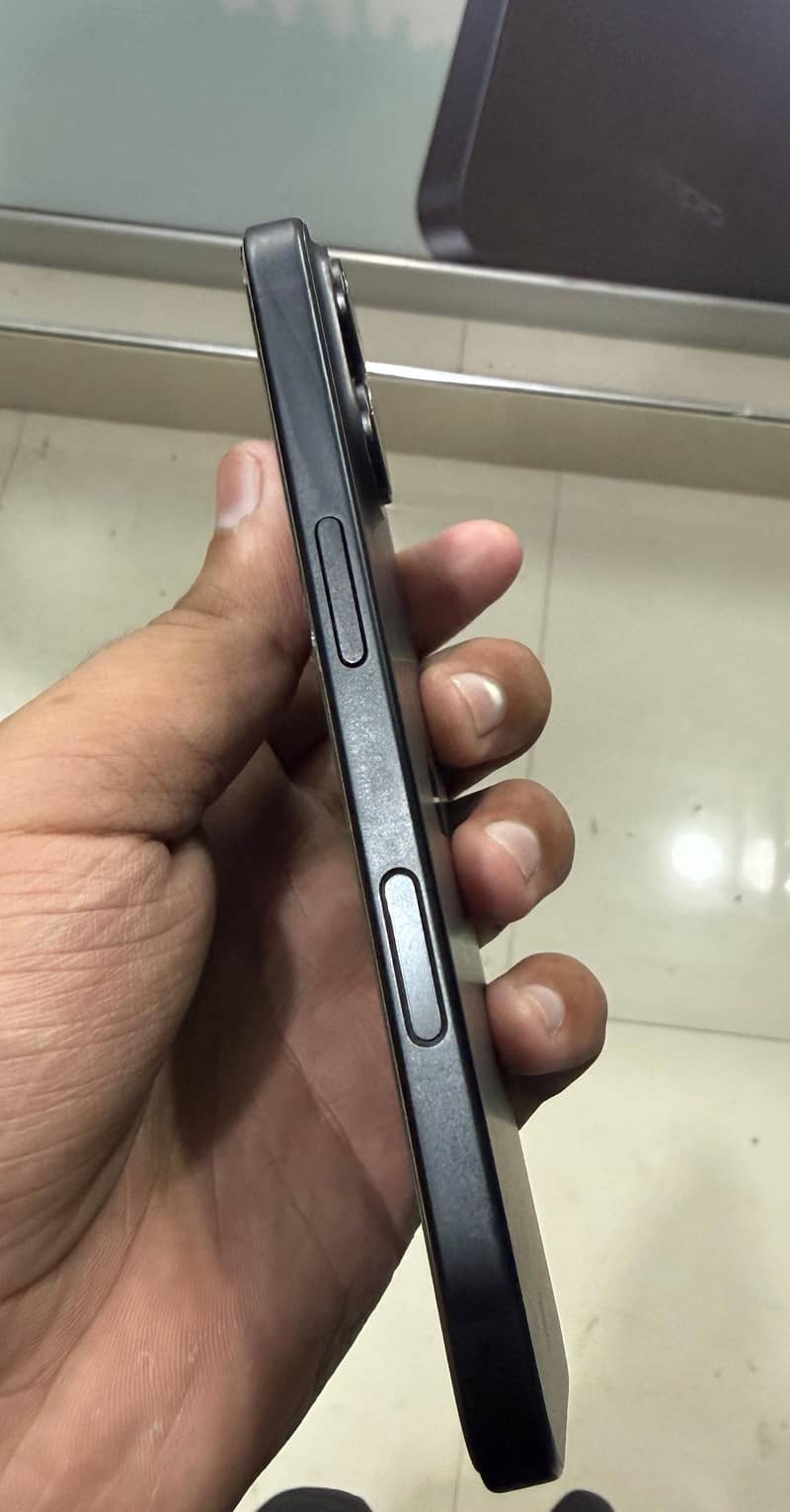Apple iPhone 16 5