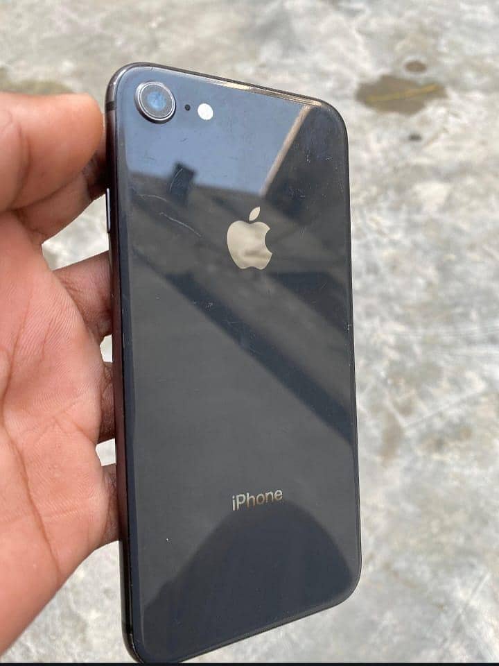 Apple iPhone 8 4