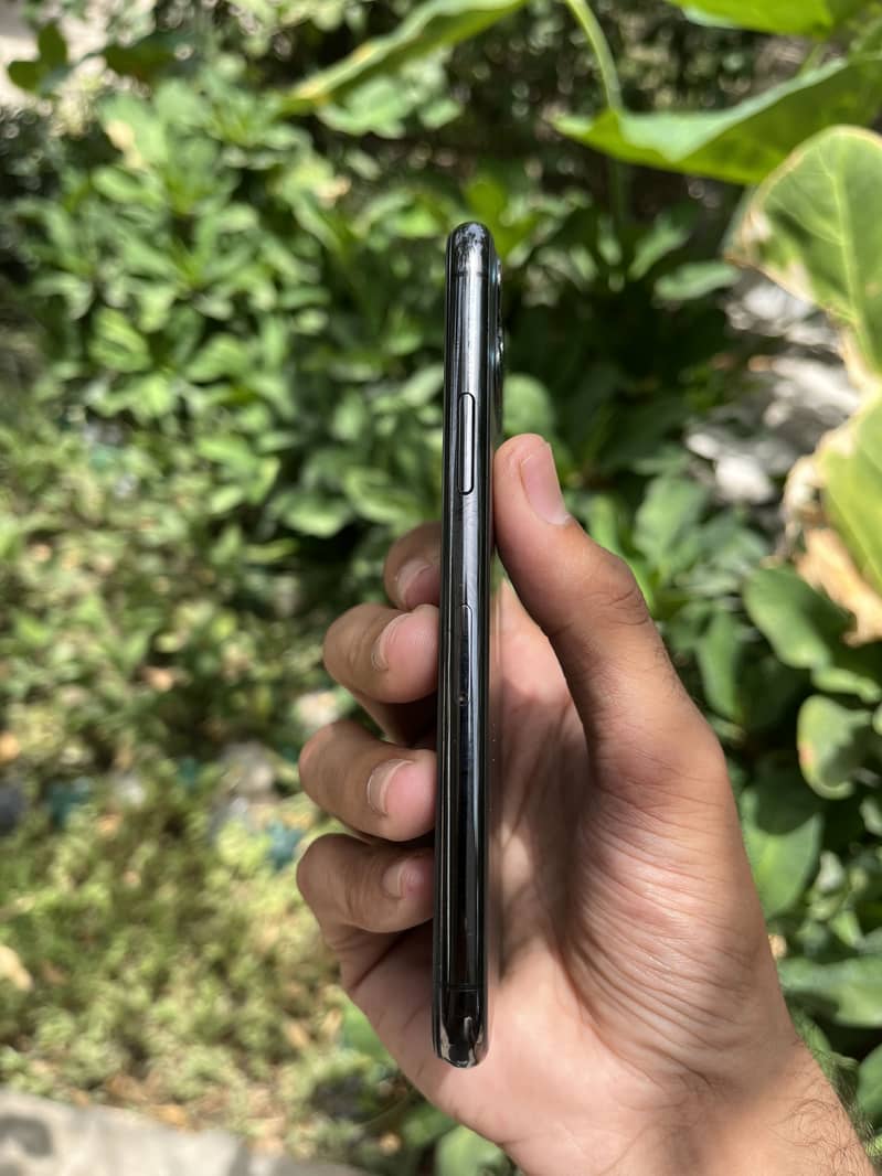 iphone 11 pro 2