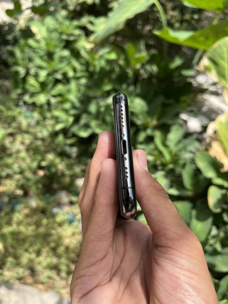 iphone 11 pro 4