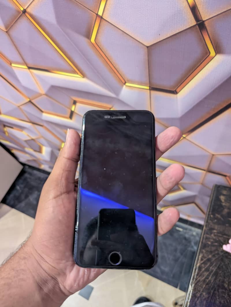 Apple iPhone 7 Plus 1