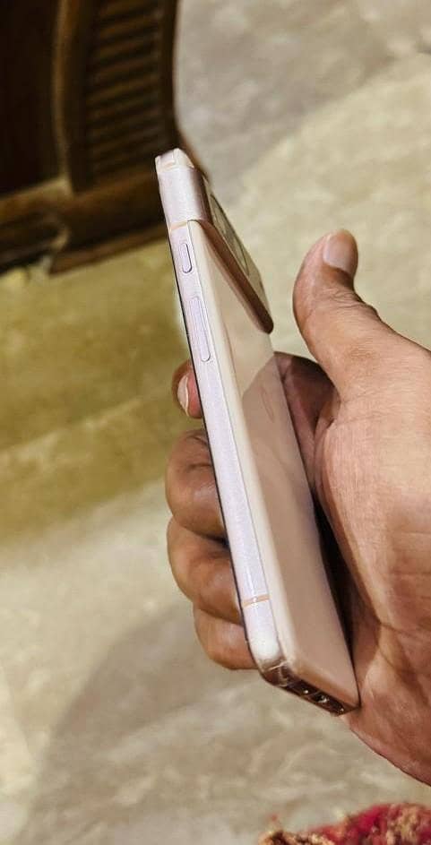Google Pixel 8 4