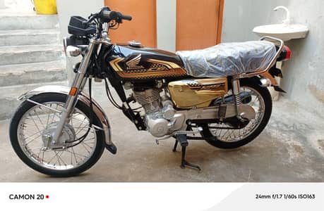 Honda CG125s model 2025 ka 8 month unregistered 1400 km chali