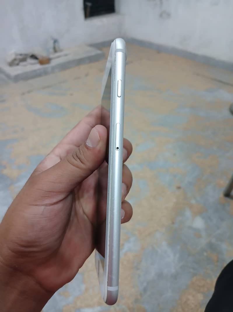 IPhone 8+ 3