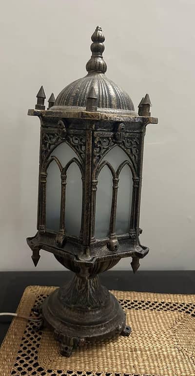 2 lamps